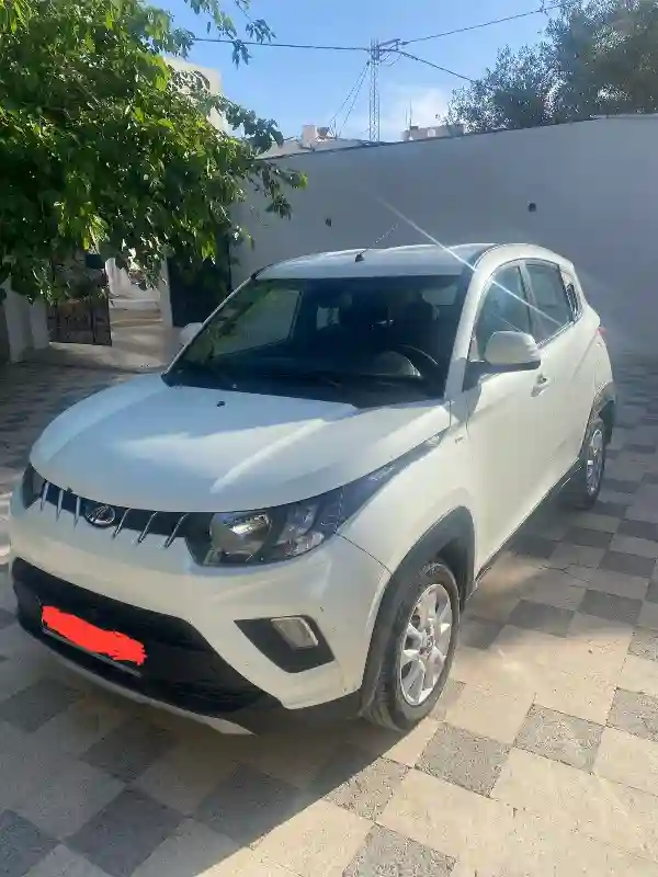 Mahindra KUV 100 Essence 2019 - Vue 8