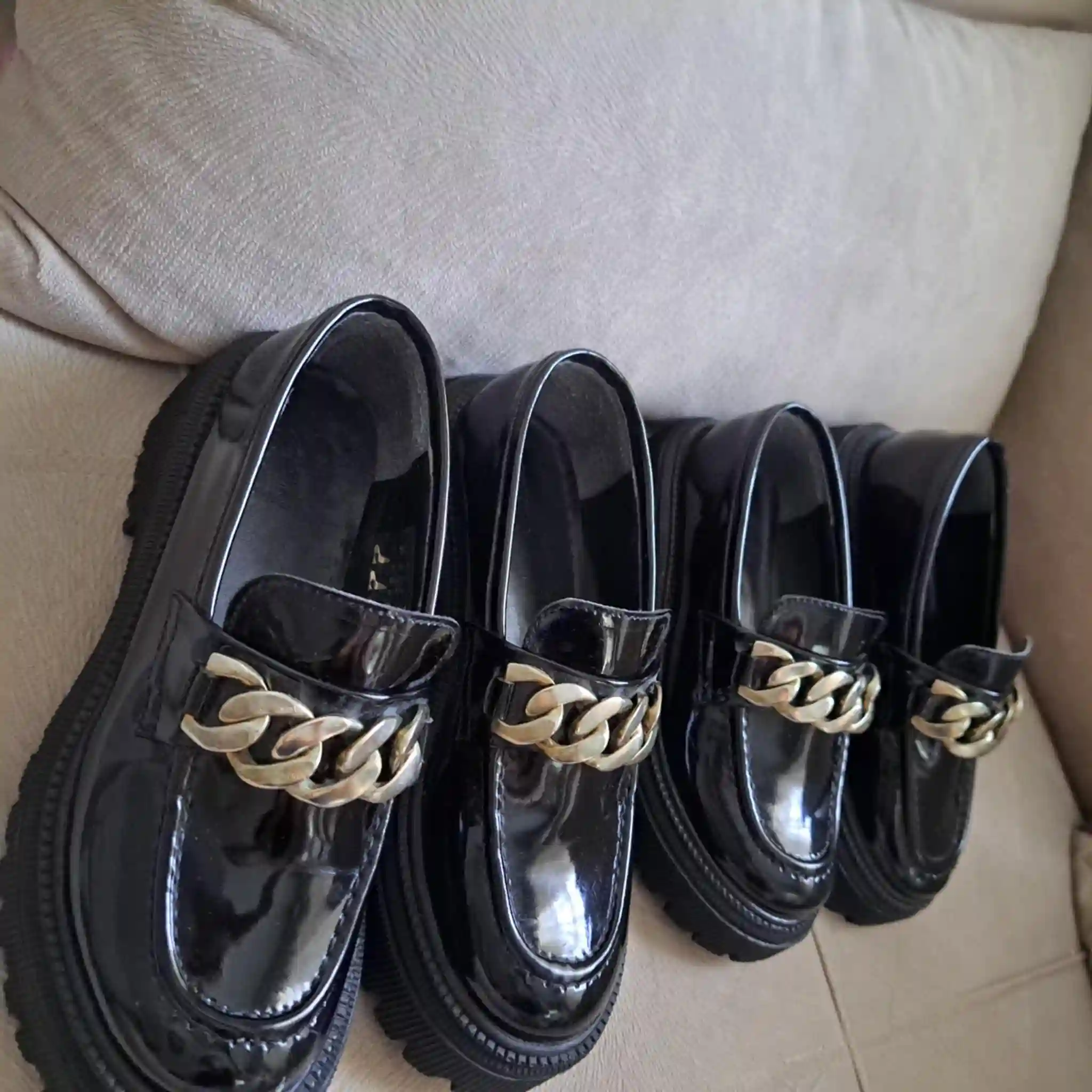 Deux Chaussures D'enfants Très Propre à El Mourouj - Vue 1