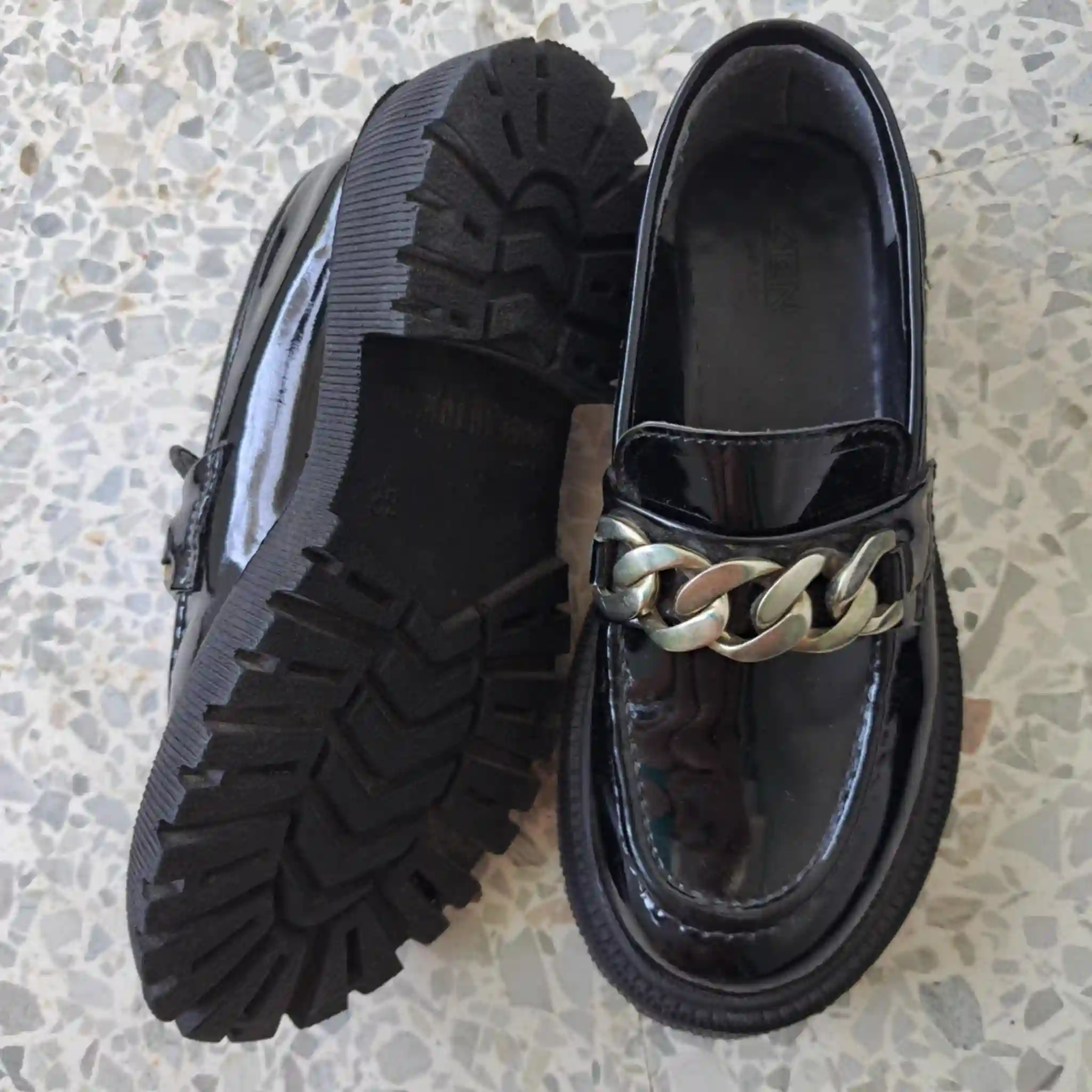 Deux Chaussures D'enfants Très Propre à El Mourouj - Vue 2