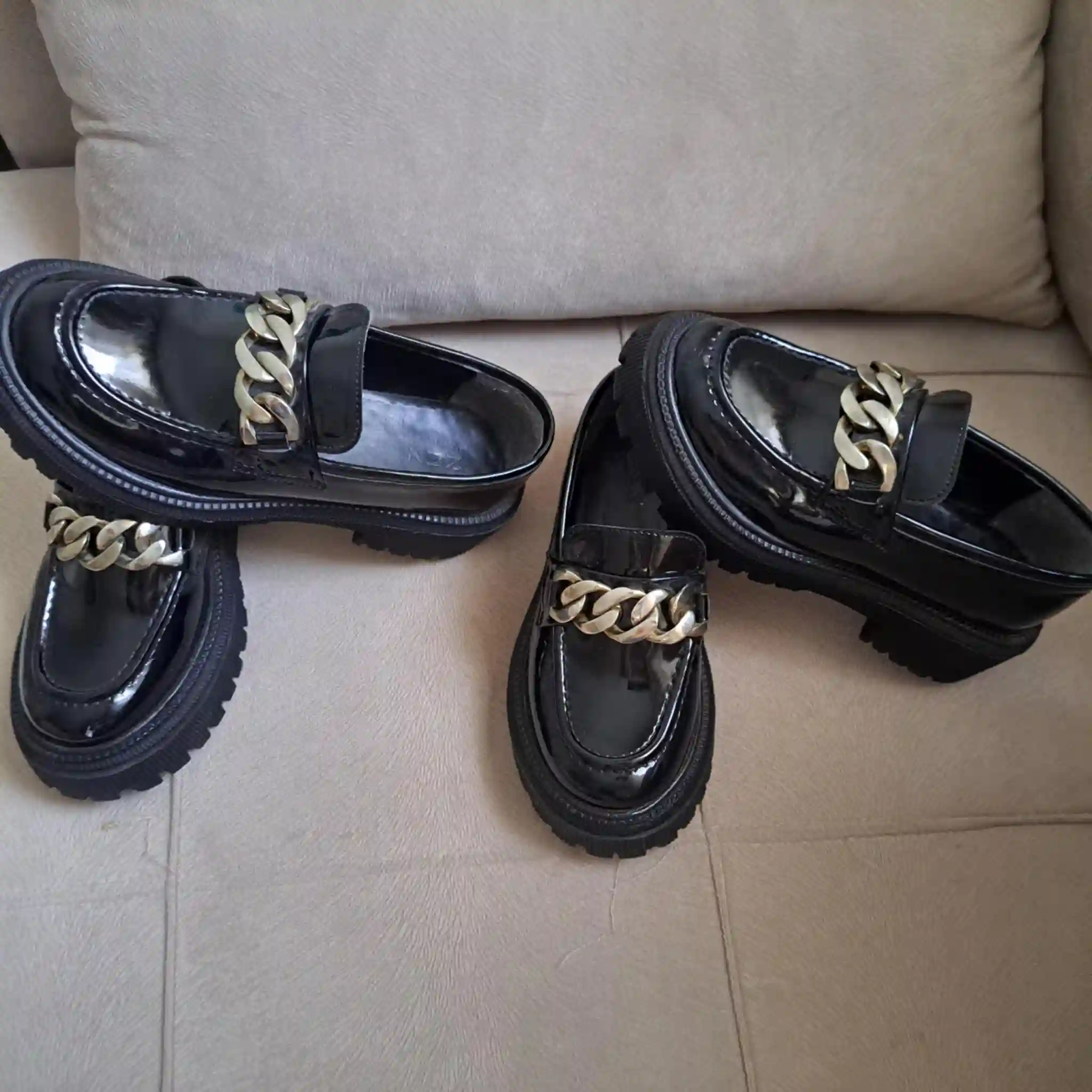 Deux Chaussures D'enfants Très Propre à El Mourouj - Vue 3