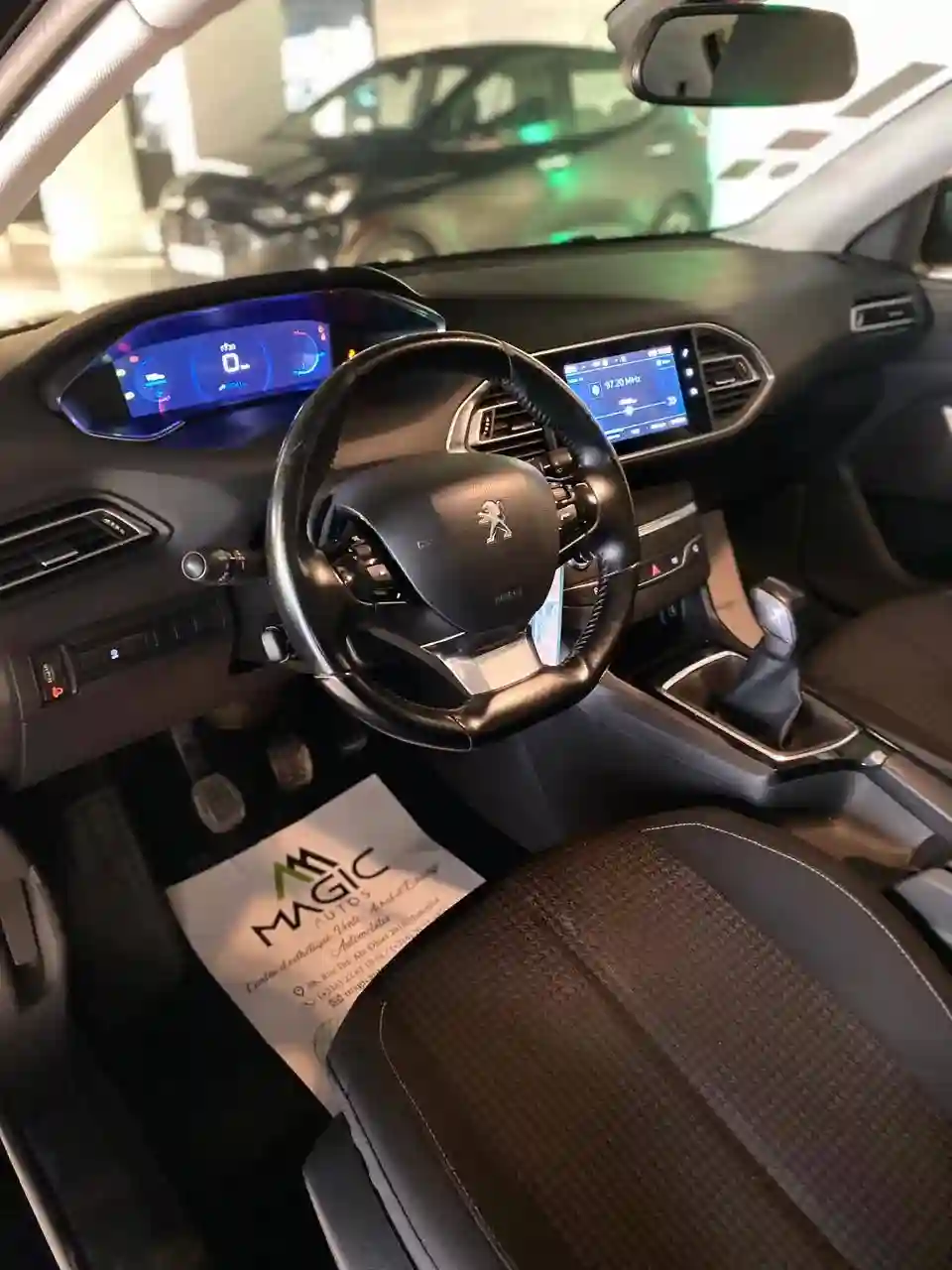 Peugeot 308 - Vue 3