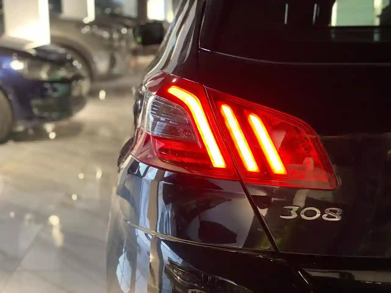 Peugeot 308 - Vue 4