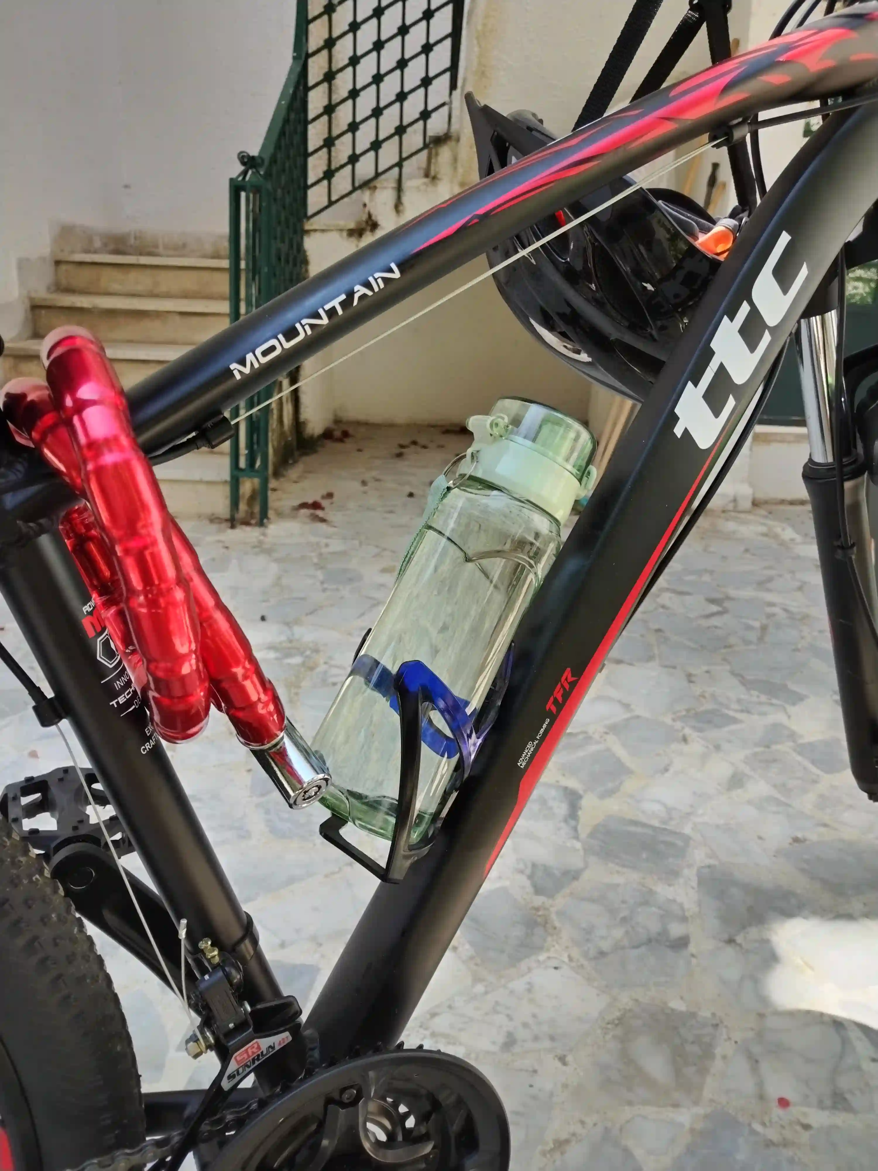 Vélo vtt Noir État Comme Neuf à La Goulette