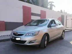 Opel Astra Essence 2011