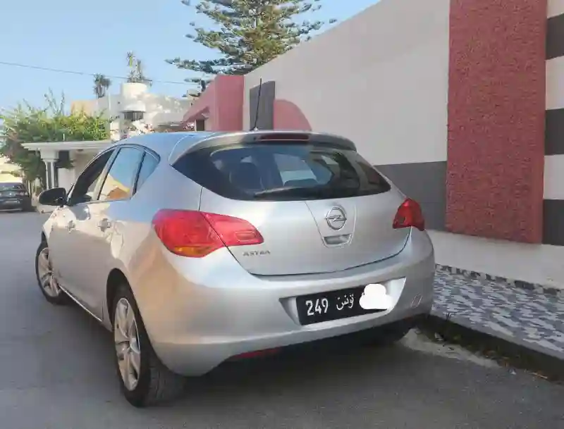 Opel Astra Essence 2011 - Vue 8