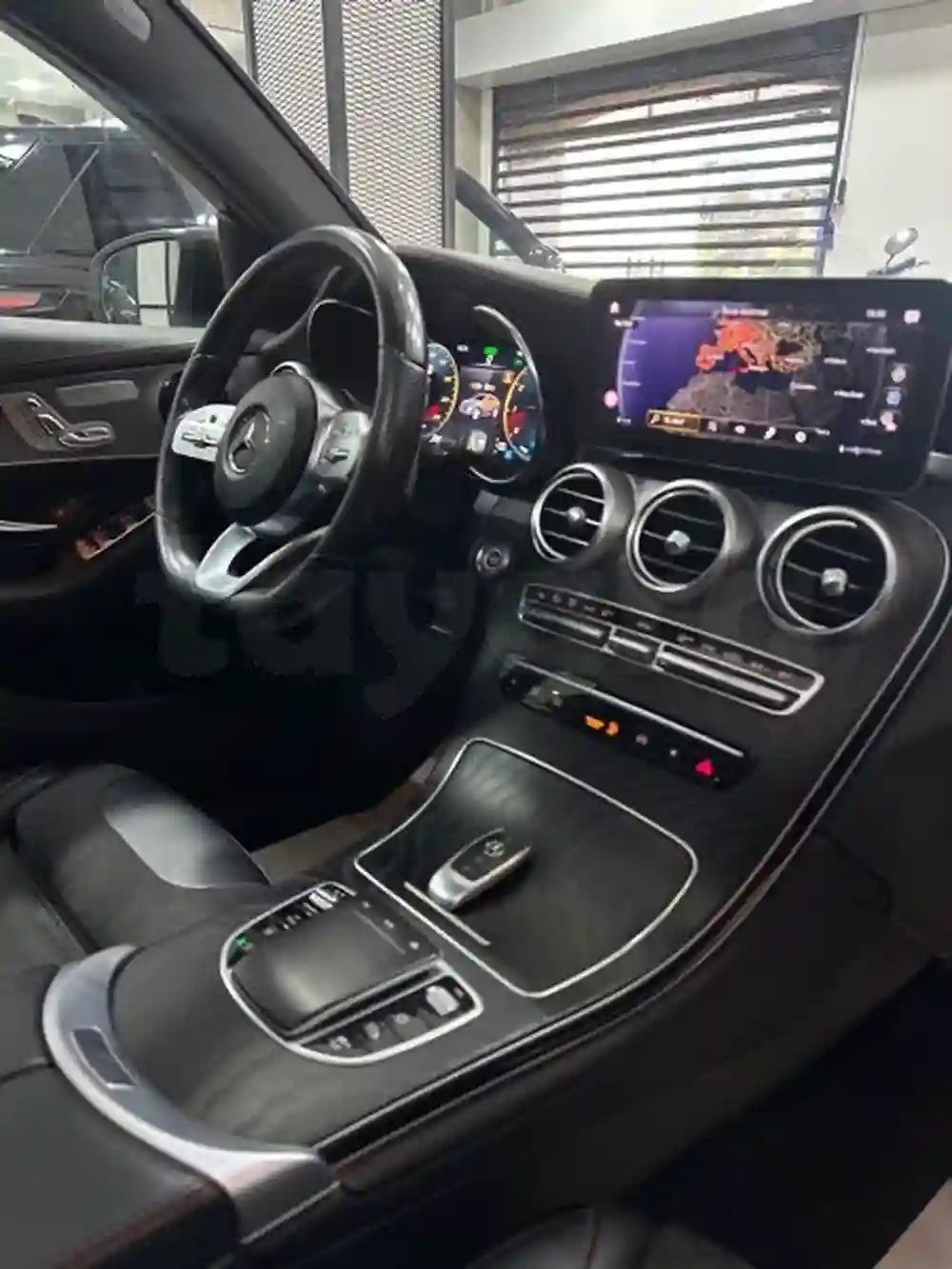 Mercedes GLC Coupe 200 AMG 2022 - Vue 4