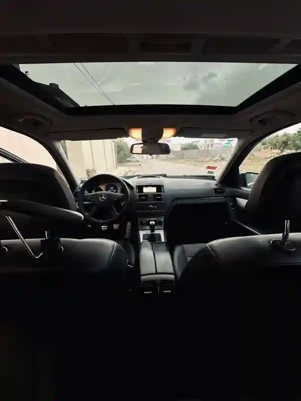 Mercedes Classe C Essence 2009 - Vue 3