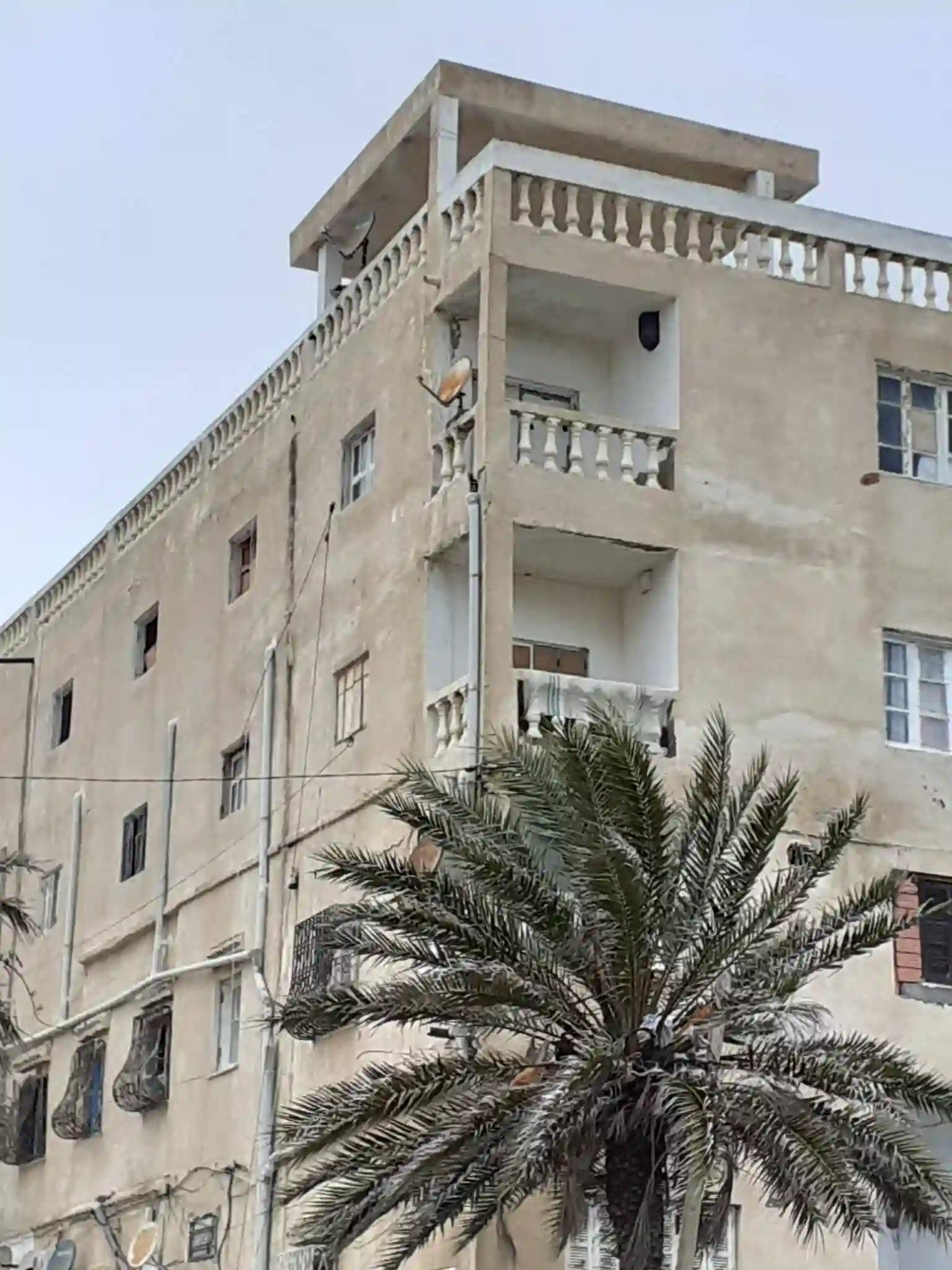 Non Sérieux S'abstenir à Le Kram Est