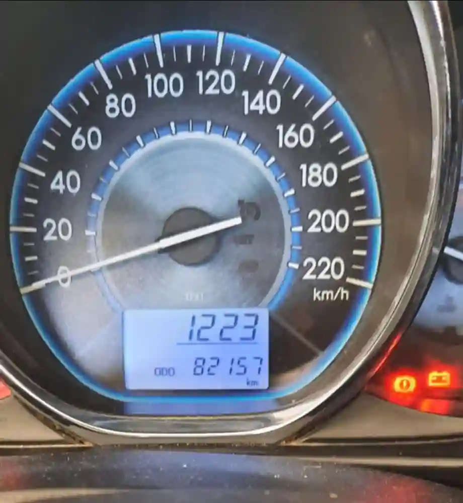 Toyota Yaris Sedan 1ère Main à La Mannouba - Vue 1