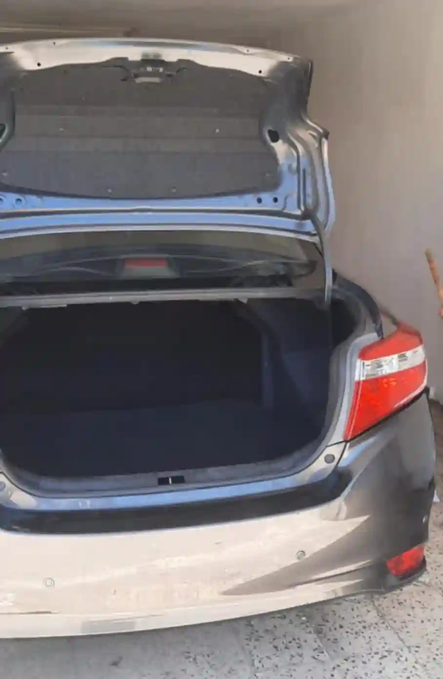 Toyota Yaris Sedan 1ère Main à La Mannouba - Vue 3