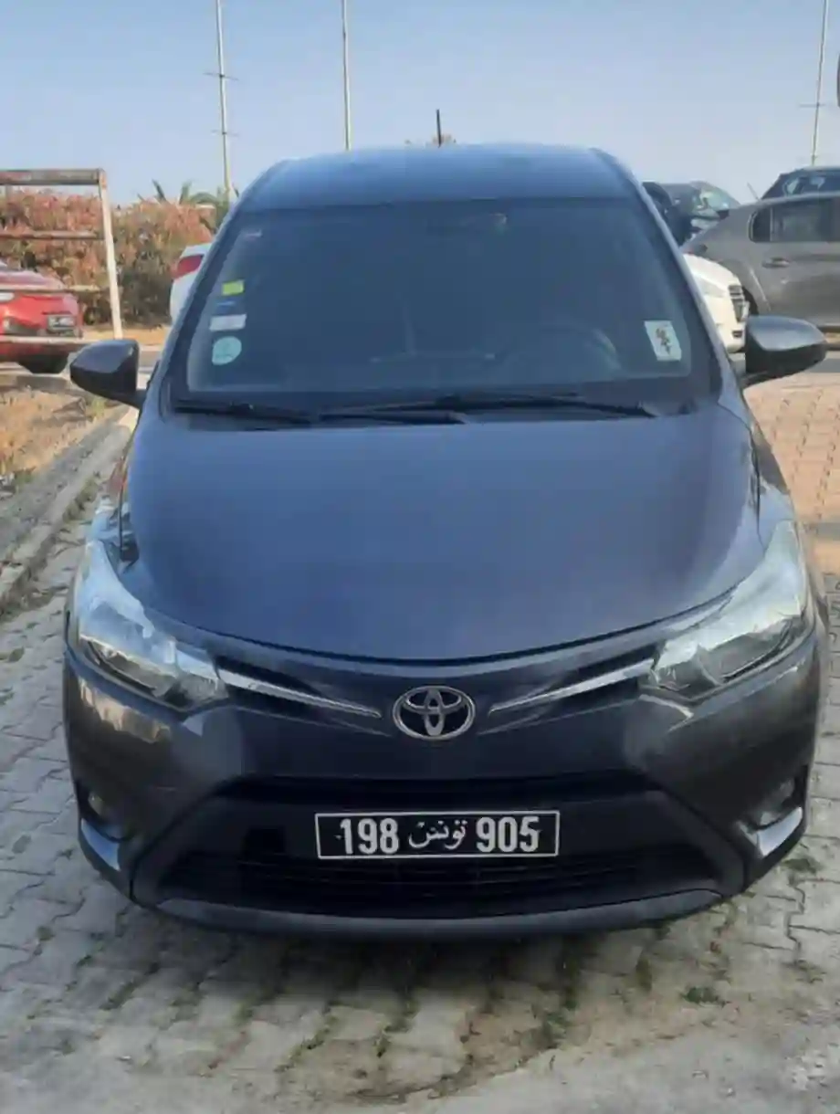 Toyota Yaris Sedan 1ère Main à La Mannouba - Vue 4