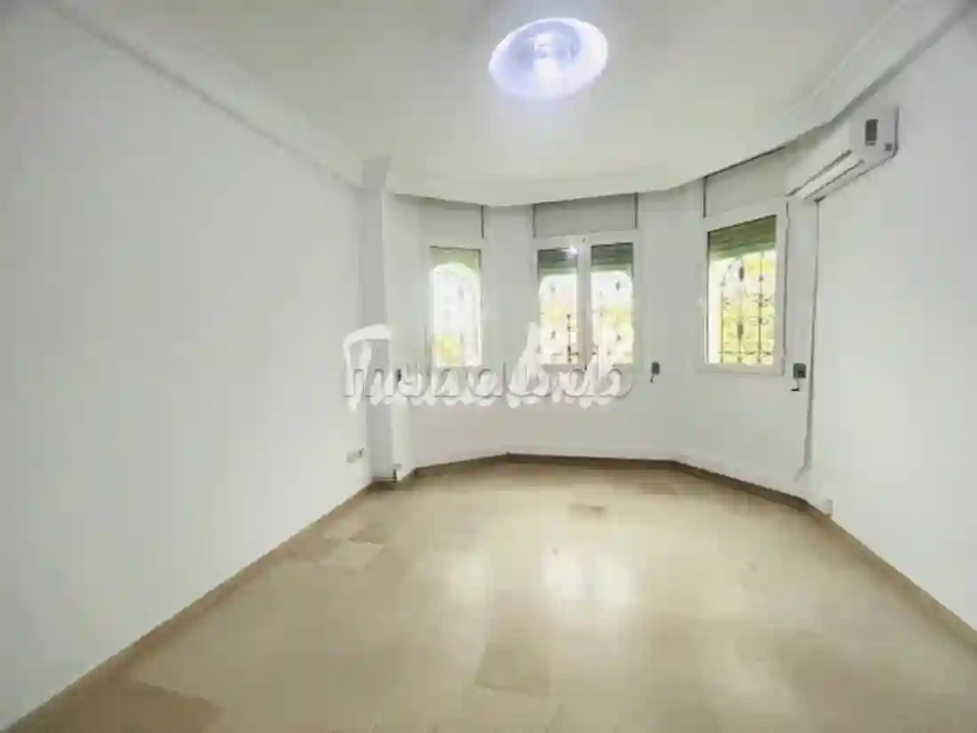 A Louer un RDC de Villa à Usage de Bureau au Lac2 - Vue 3