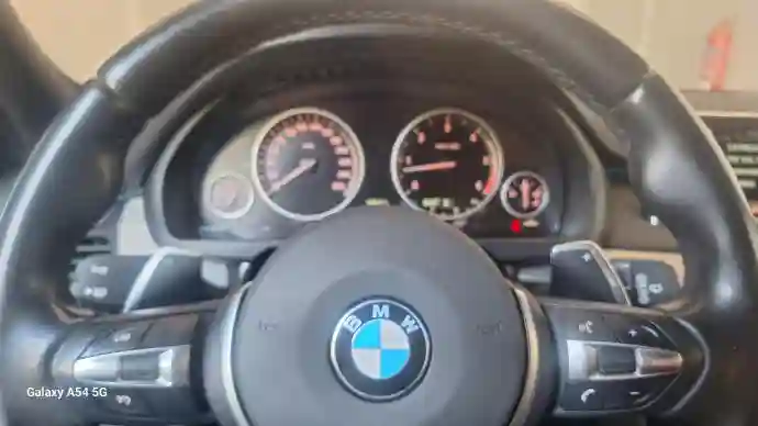 BMW X5 F15 Xdrive30da - Vue 4