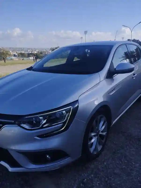 Renault Megane Essence 2020 - Vue 3