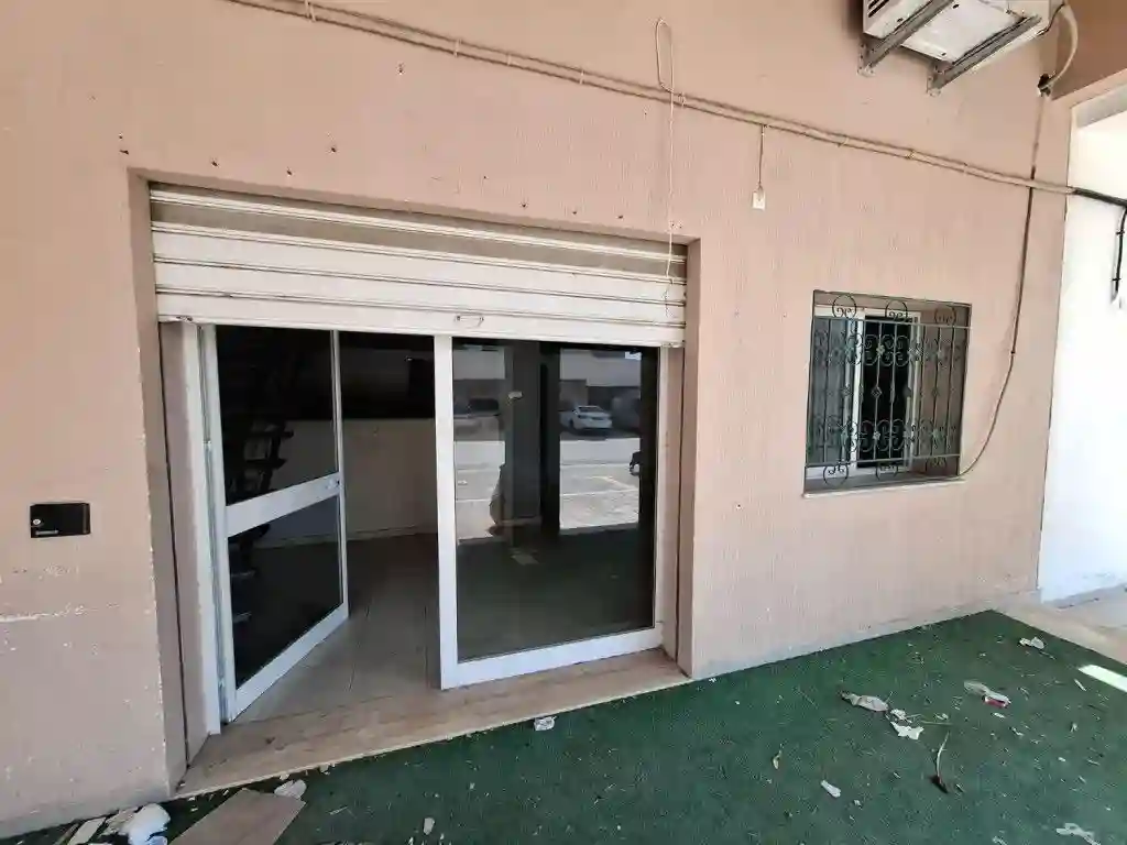 À Louer – Spacieux Local Commercial de 80 m² Avec Mezzanine à mou - Vue 1