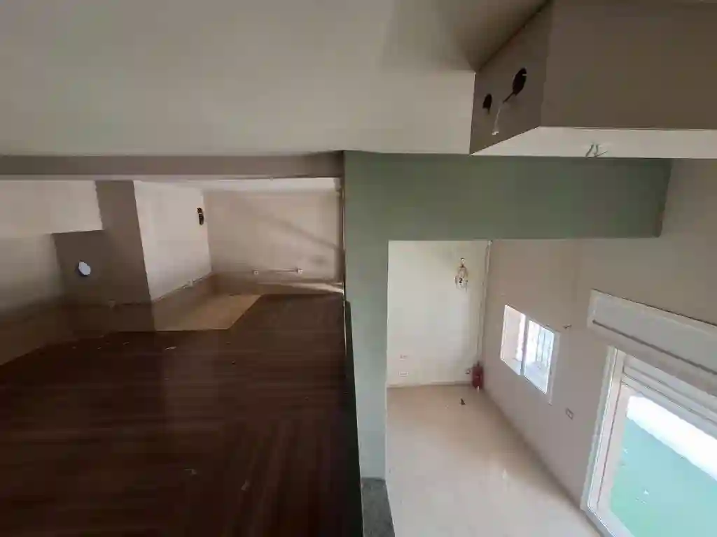 À Louer – Spacieux Local Commercial de 80 m² Avec Mezzanine à mou - Vue 2