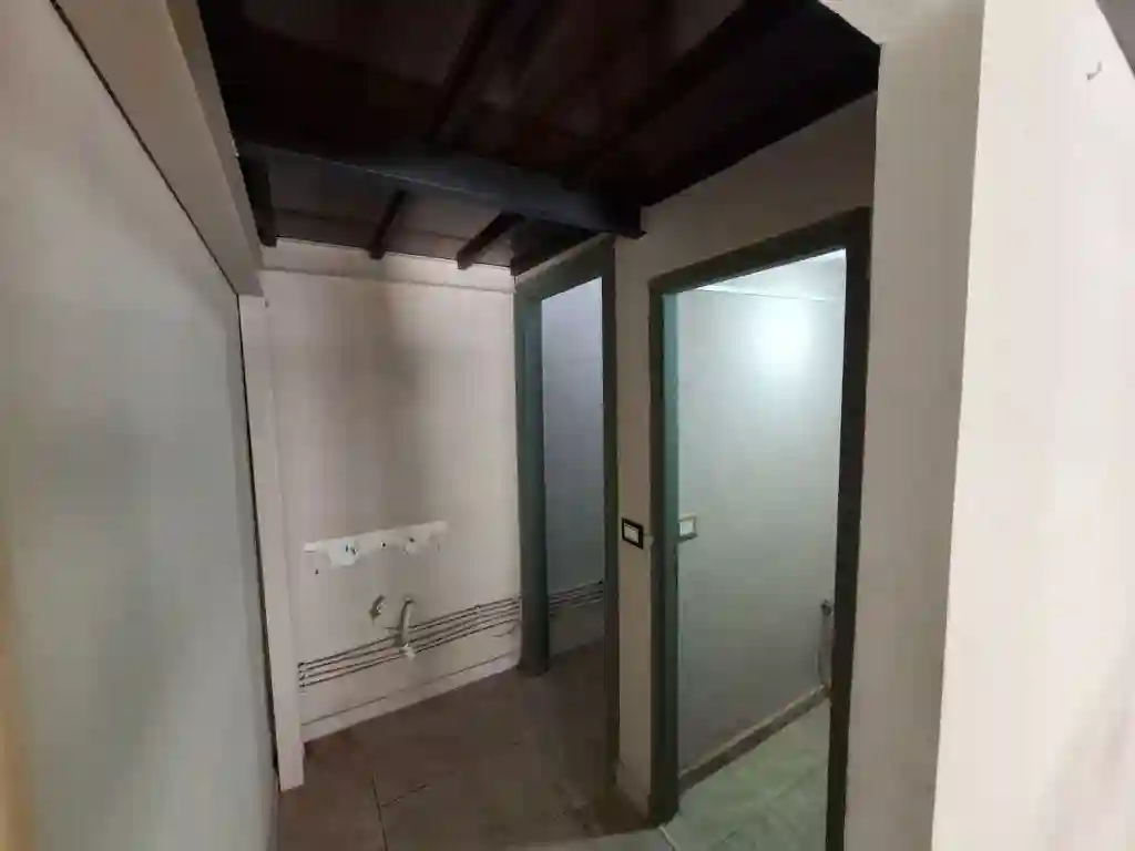 À Louer – Spacieux Local Commercial de 80 m² Avec Mezzanine à mou - Vue 3
