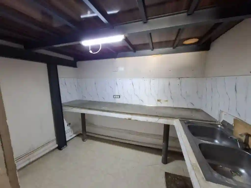À Louer – Spacieux Local Commercial de 80 m² Avec Mezzanine à mou - Vue 9