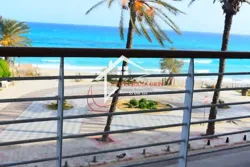 À Vendre app s+2 Pied Dans L’eau et vue sur mer à Corniche