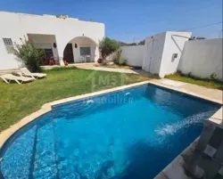 Villa Avec Piscine et Jardin à Hammamet sud à Vendre 51355351