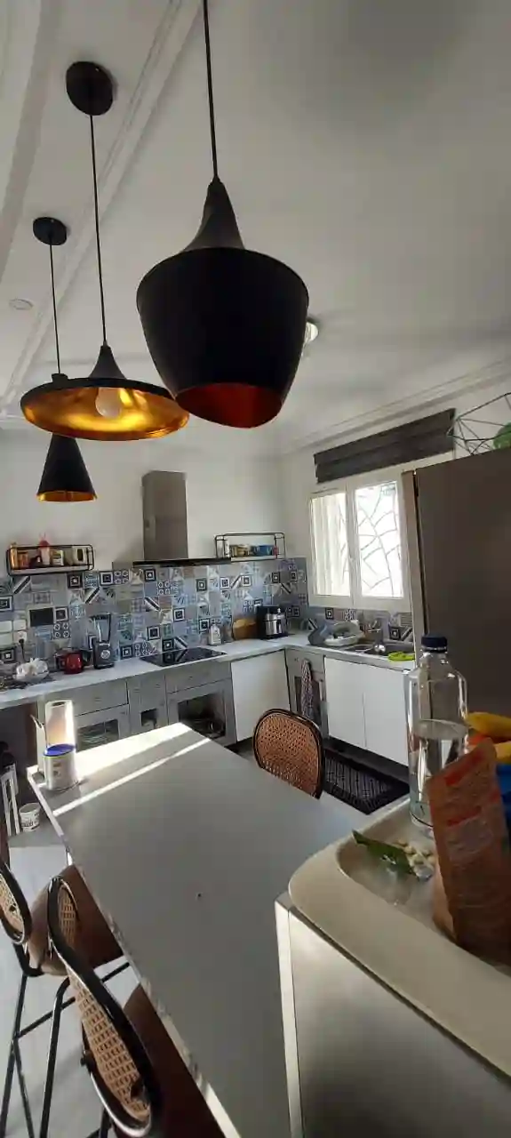 Une Belle Villa à Cite El Korniche 1 - Vue 3