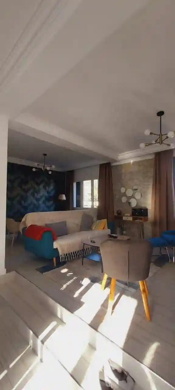 Une Belle Villa à Cite El Korniche 1 - Vue 4