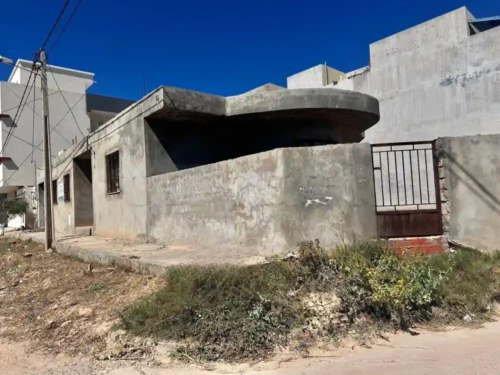 Villa Inachevée en Deuxième Ligne sur la Plage à Vendre - Vue 2