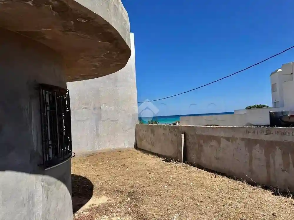 Villa Inachevée en Deuxième Ligne sur la Plage à Vendre - Vue 4