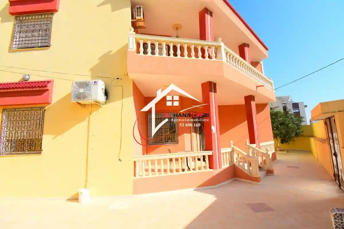 Villa sur Deux Étages à Ksar Hlel a Vendre - Vue 1
