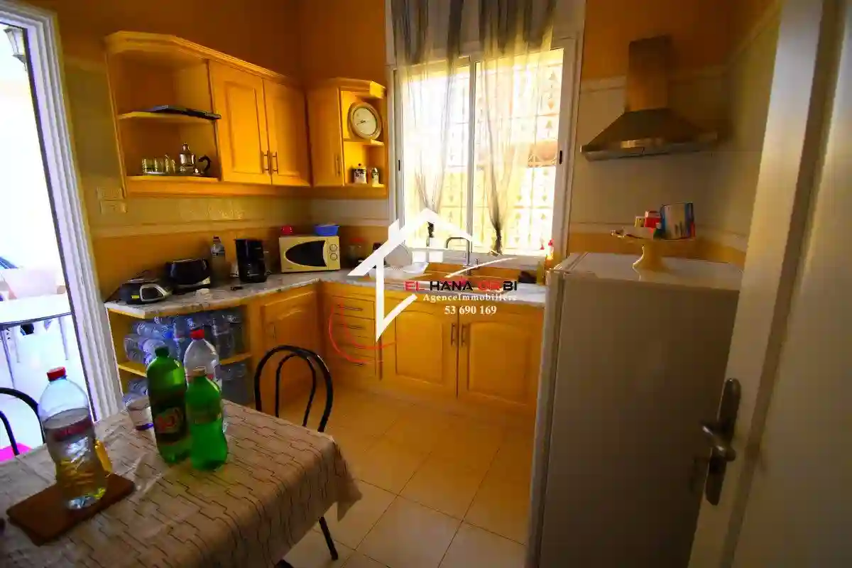 Villa sur Deux Étages à Ksar Hlel a Vendre - Vue 8