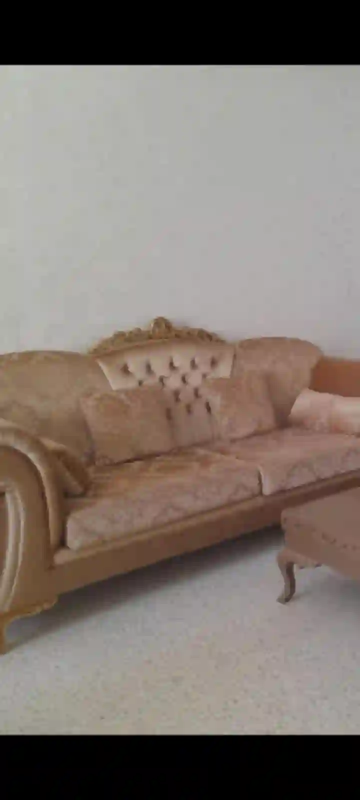 Salon Beige Quasi Neuf à El Mourouj