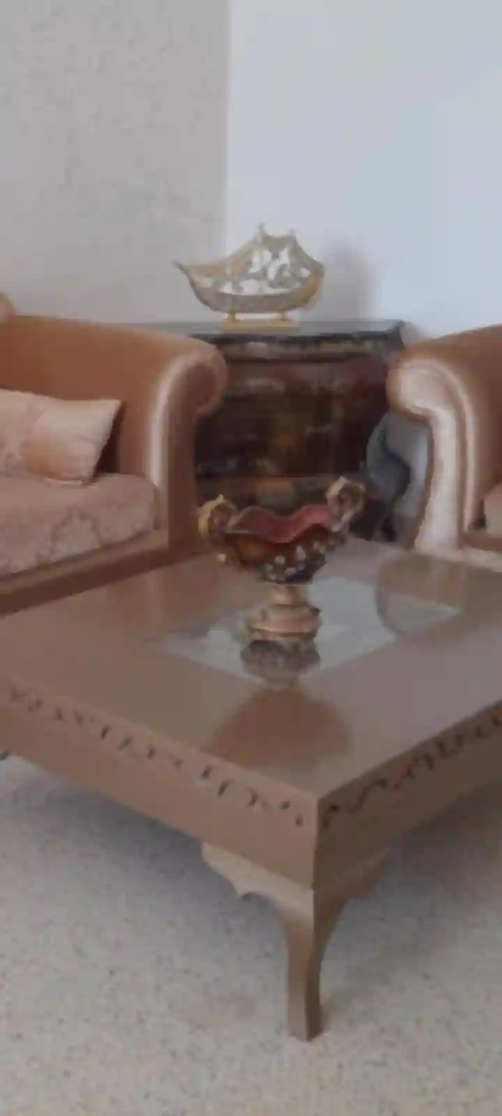 Salon Beige Quasi Neuf à El Mourouj - Vue 1