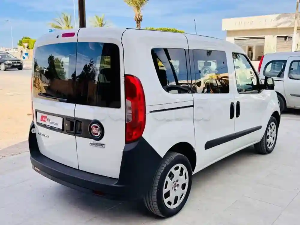 Fiat Doblo 5 Places Essence ⛽️ - Vue 3