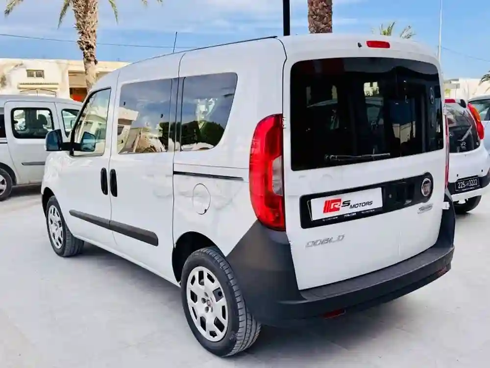 Fiat Doblo 5 Places Essence ⛽️ - Vue 5