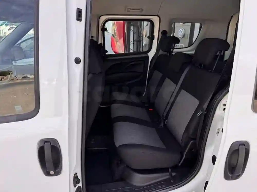Fiat Doblo 5 Places Essence ⛽️ - Vue 6