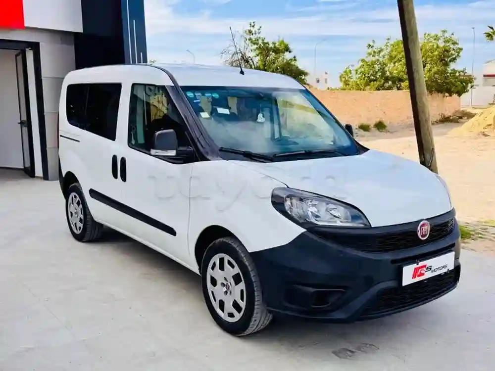 Fiat Doblo 5 Places Essence ⛽️ - Vue 8