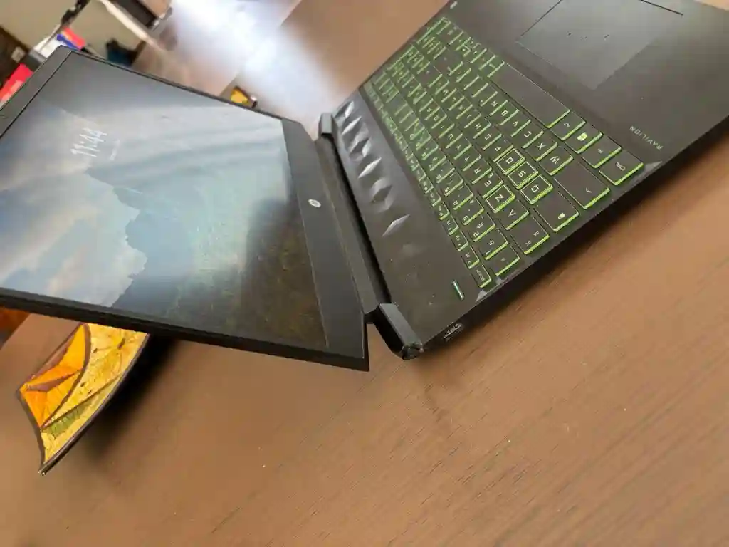 PC Gamer HP Pavillion - Vue 2