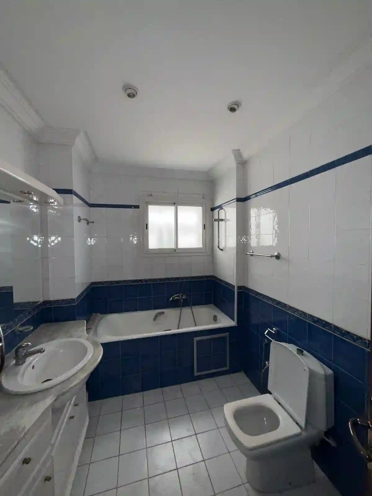 S3 rdc Avec Jardin 490 md Ennasr 1 à Cite Ennasr 1 - Vue 1