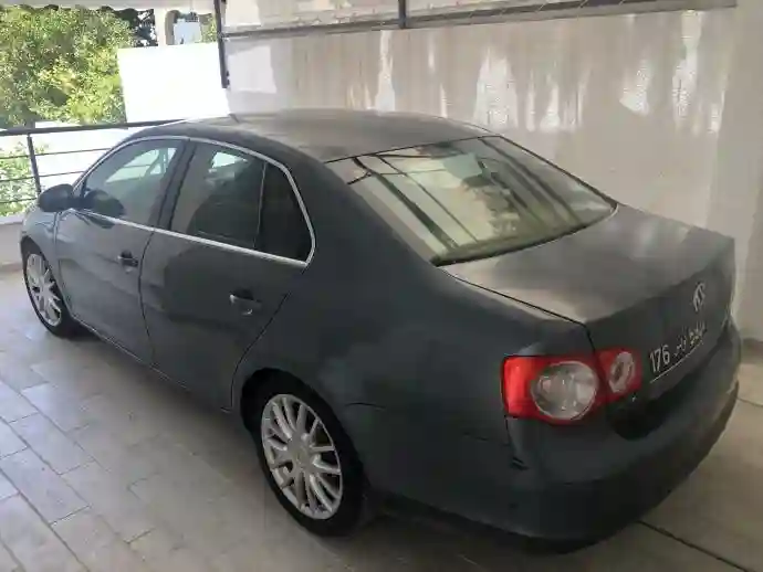 Volkswagen Jetta - Vue 1