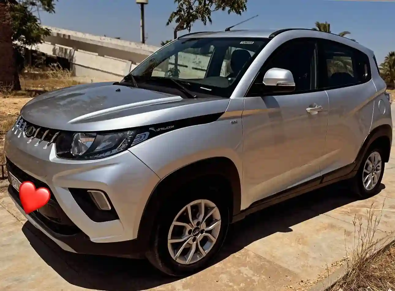 Mahindra kuv 100 k6 - Vue 2