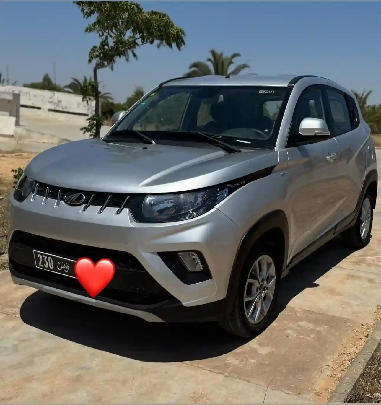 Mahindra kuv 100 k6 - Vue 3