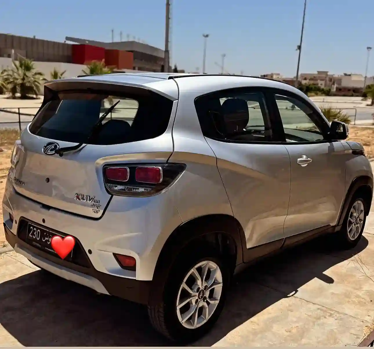 Mahindra kuv 100 k6 - Vue 4