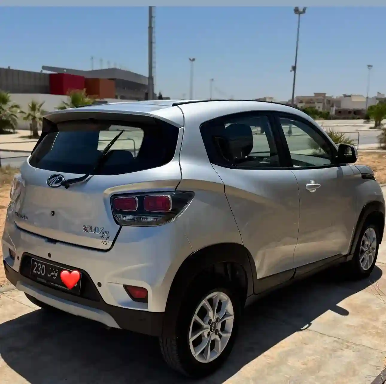 Mahindra kuv 100 k6 - Vue 9