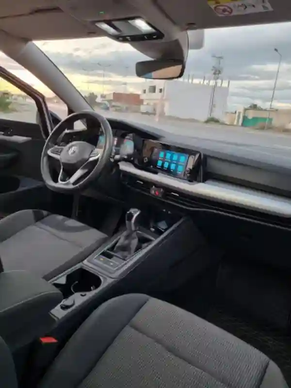 Volkswagen Golf 8 Essence 2021 - Vue 2