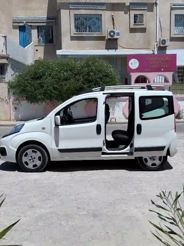 Fiat Doblo Essence 2018 - Vue 2