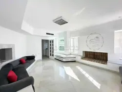 A Louer Villa 8 Pièces 500 m² usg Bureau à Mutuelle Ville