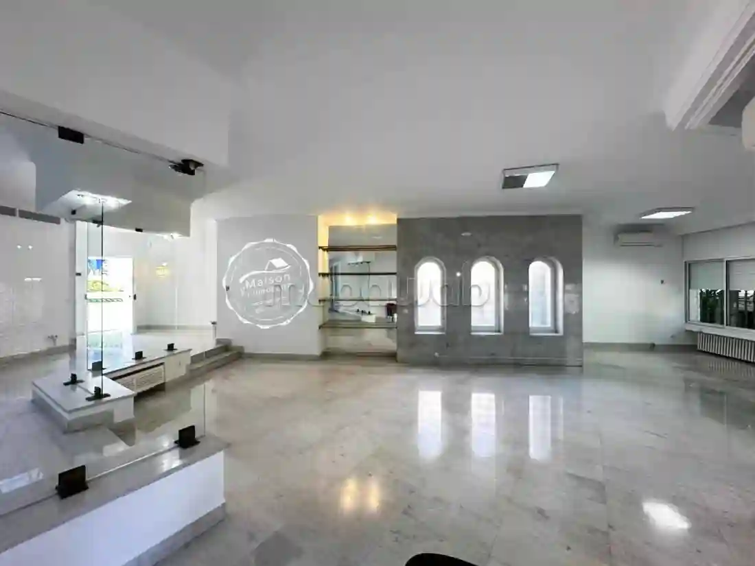 A Louer Villa 8 Pièces 500 m² usg Bureau à Mutuelle Ville - Vue 2