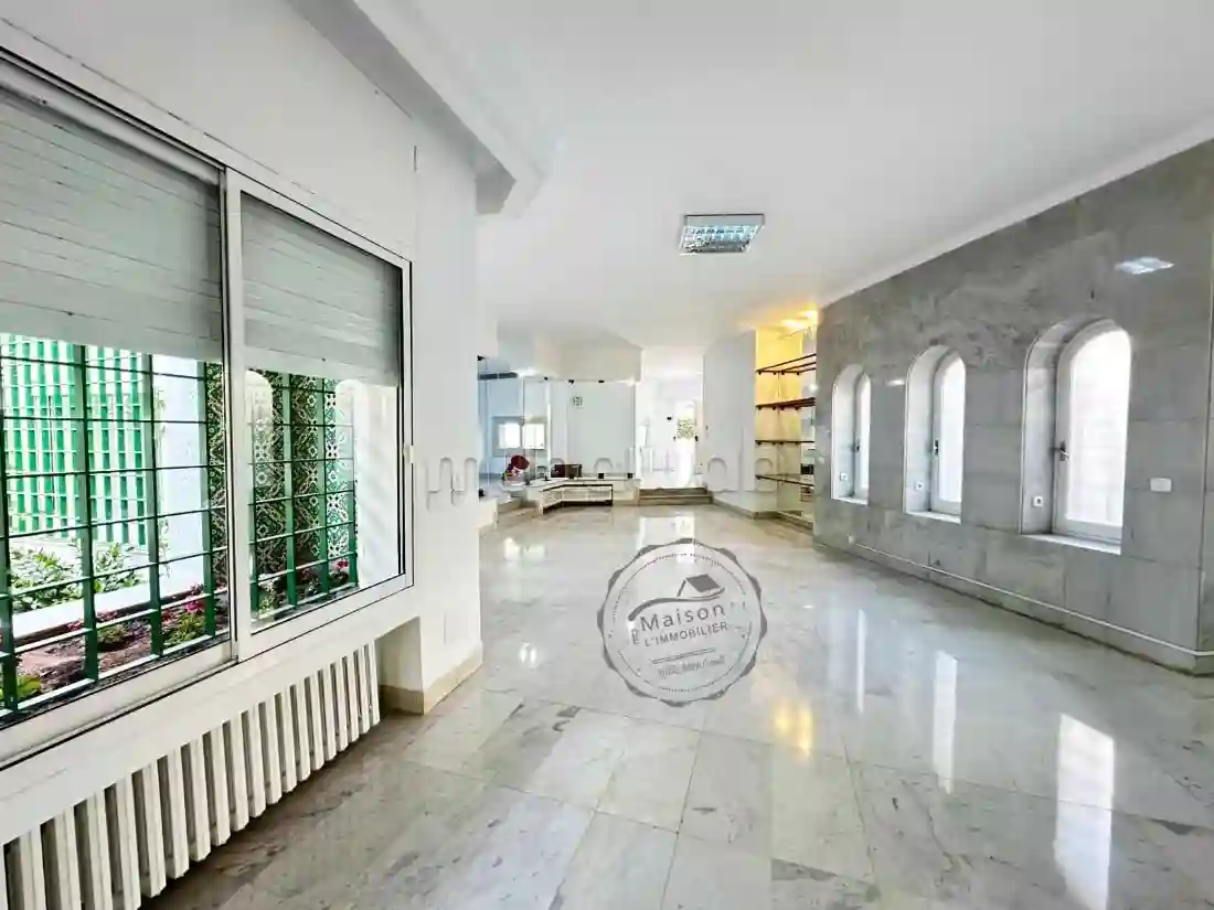 A Louer Villa 8 Pièces 500 m² usg Bureau à Mutuelle Ville - Vue 3