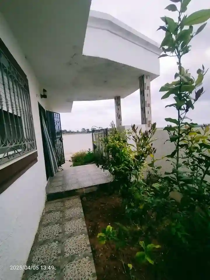 a Vendre une Maison Avec un Studio Indépendant - Vue 4