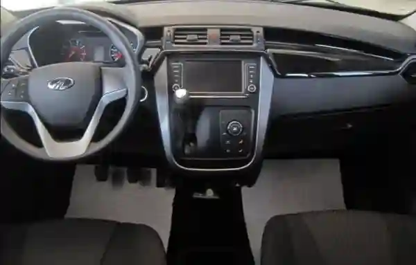 Kuv100 k8 Toute Neuve de Très Faible Kilométrage - Vue 1